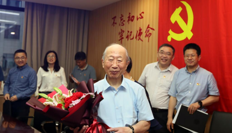 新黨員陳振新：“雖已耄耋，紅心向黨！”