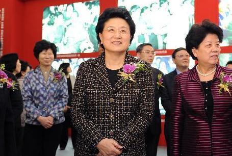 劉延?xùn)|出席&ldquo;中國(guó)婦女兒童十年發(fā)展成就展&rdquo;開幕式并參觀展覽
