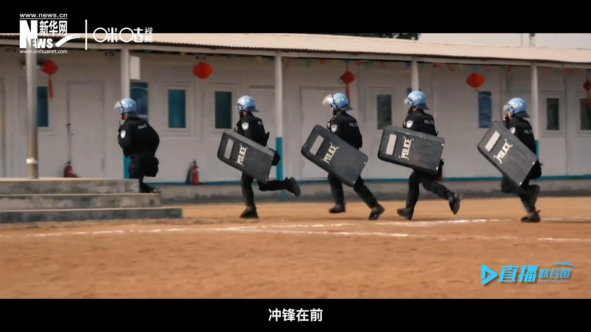 有這樣一支隊(duì)伍，他們不畏艱險(xiǎn)，沖鋒在前，頭戴藍(lán)盔，為和平而戰(zhàn)，他們的名字叫做聯(lián)合國(guó)維和部隊(duì)。