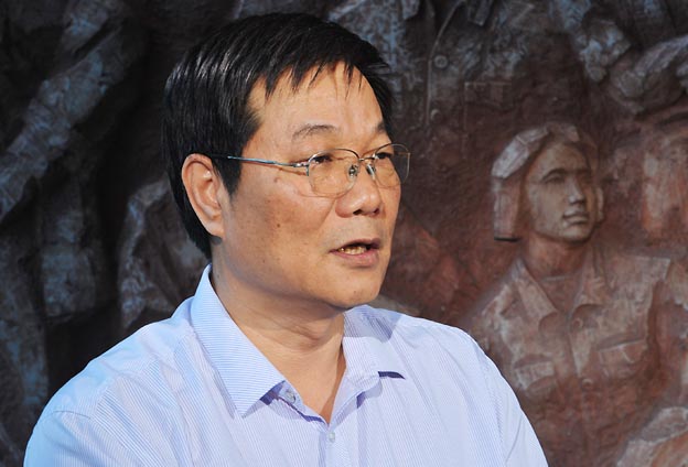 我們把黨的政治優(yōu)勢和現(xiàn)代企業(yè)制度優(yōu)勢結(jié)合起來，建立完善決策、執(zhí)行、監(jiān)督三個(gè)體系。