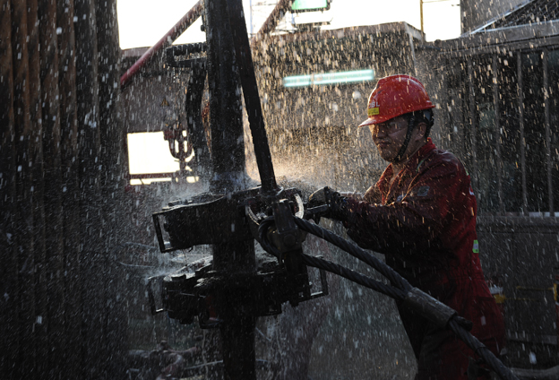 海上作業(yè)更多時(shí)刻是艱苦和孤獨(dú)。