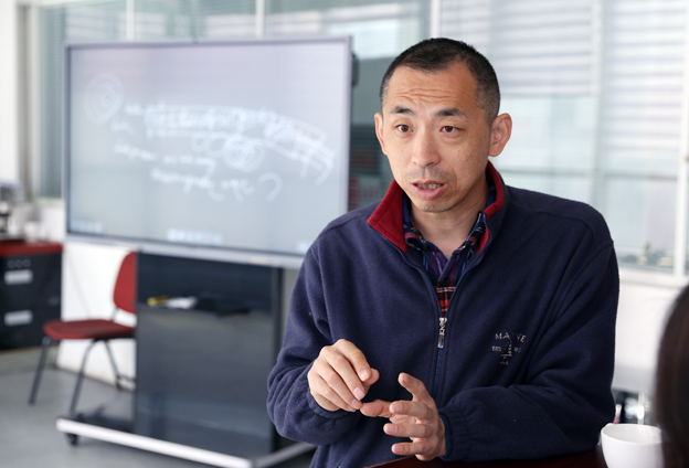 在黑洞的最中心，是平行宇宙的另外一個(gè)入口