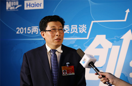 “面對這種新型的、農(nóng)業(yè)轉(zhuǎn)型的項目，政府各級部門也都在研究怎么落實，還有很多細(xì)節(jié)上的問題。”