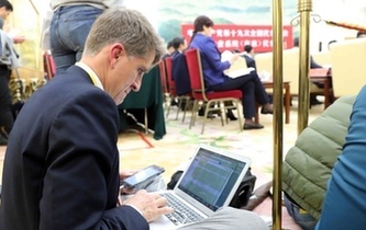 在你看不見的角落，中外記者這樣工作