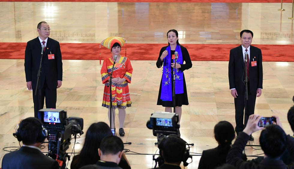 蔡松濤、杜麗群、楊小玲、賈立群接受采訪