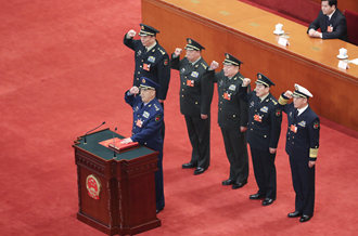 中央軍委副主席、委員進行憲法宣誓