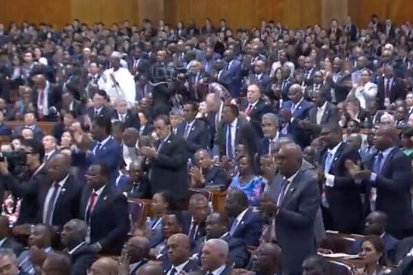 辛識平：掌聲，激蕩聚同心