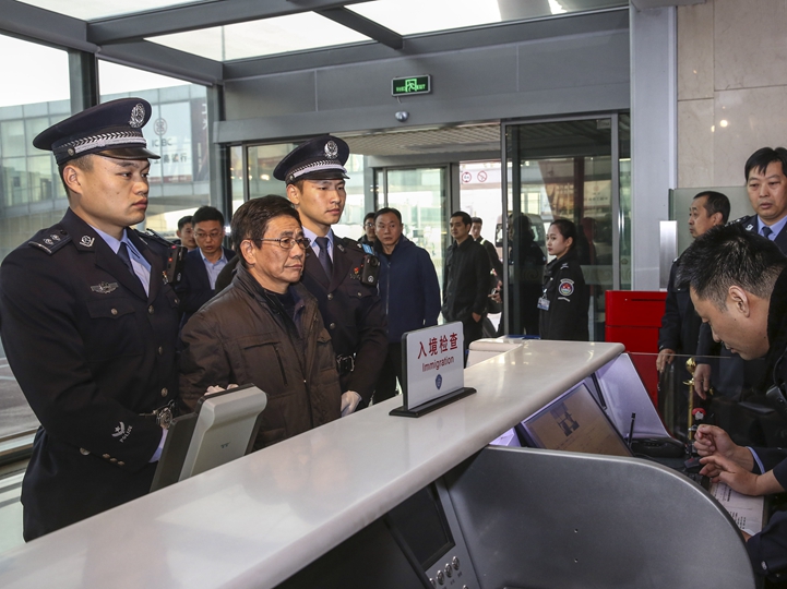 新華社評(píng)論員：狠剎&ldquo;四風(fēng)&rdquo;，嚴(yán)懲腐敗