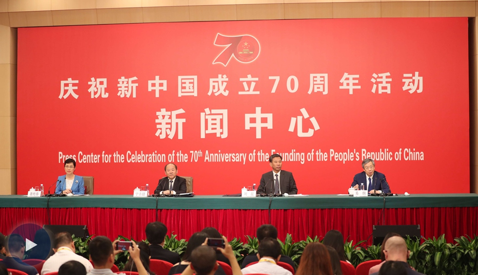 以新發(fā)展理念為引領(lǐng)，推進中國經(jīng)濟平穩(wěn)健康可持續(xù)發(fā)展