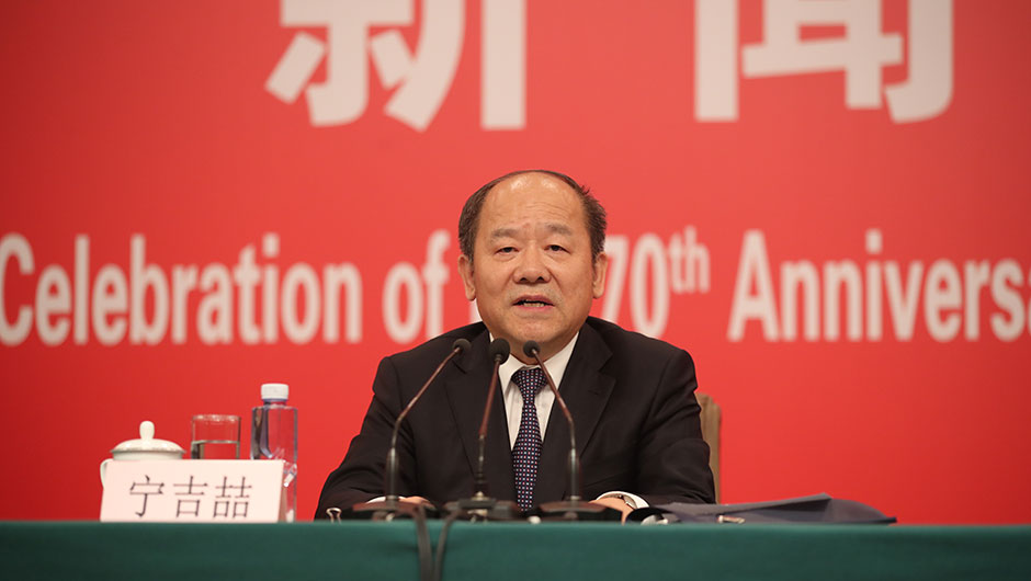 國家發(fā)展和改革委員會副主任、國家統(tǒng)計局局長寧吉喆介紹相關(guān)情況