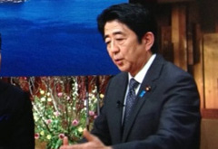 安倍搬起石頭要砸誰的腳？