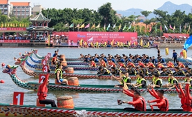 2018海峽兩岸龍舟賽開幕，53支隊(duì)伍競渡   組圖