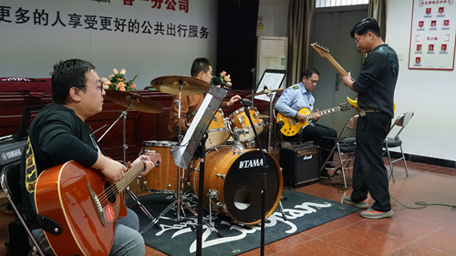 追夢中國人|侯孝輝：左手方向盤，右手麥克風