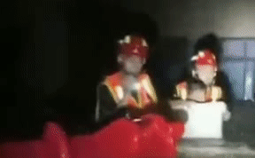 整理箱變小船 小朋友，消防員叔叔來了！