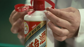 “抱團(tuán)松動”！機(jī)構(gòu)慌了？有人急忙賣茅臺，有人連夜看周期