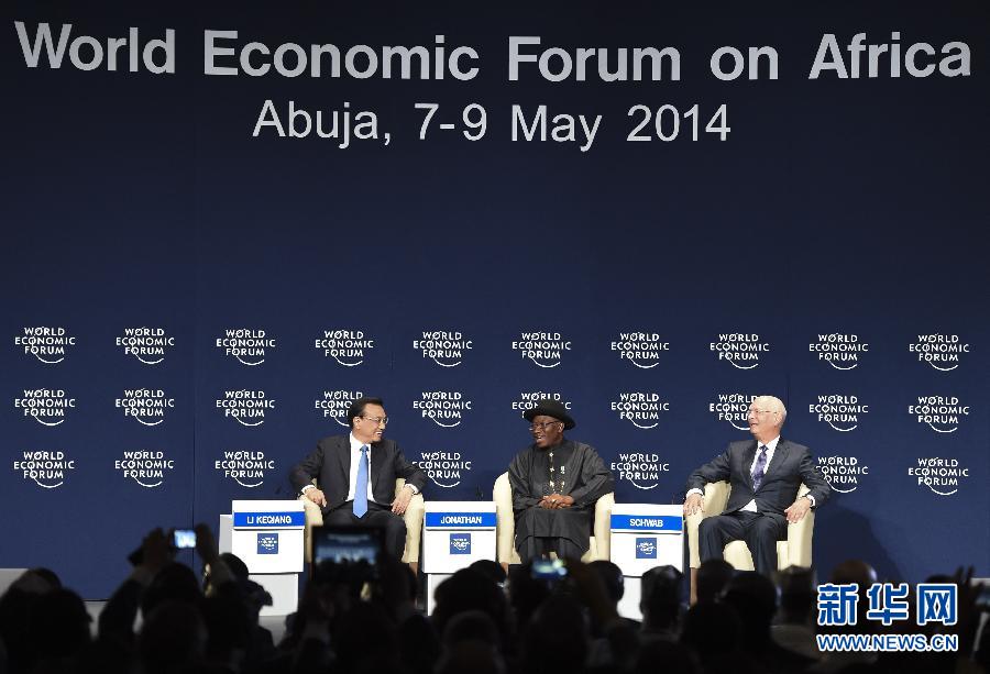  5月8日，中國國務(wù)院總理李克強(qiáng)在阿布賈出席第24屆世界經(jīng)濟(jì)論壇非洲峰會(huì)全會(huì)，發(fā)表題為《共同推動(dòng)非洲發(fā)展邁上新臺(tái)階》的特別致辭。新華社記者 李學(xué)仁 攝 