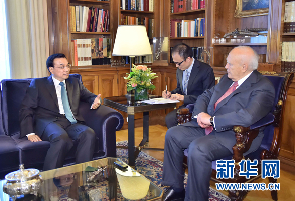 6月20日，國(guó)務(wù)院總理李克強(qiáng)在雅典總統(tǒng)府會(huì)見希臘總統(tǒng)帕普利亞斯。 新華社記者 李濤 攝