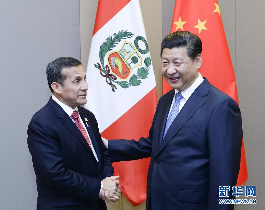 7月16日，國家主席習近平在巴西首都巴西利亞會見秘魯總統(tǒng)烏馬拉。新華社記者 劉建生 攝 