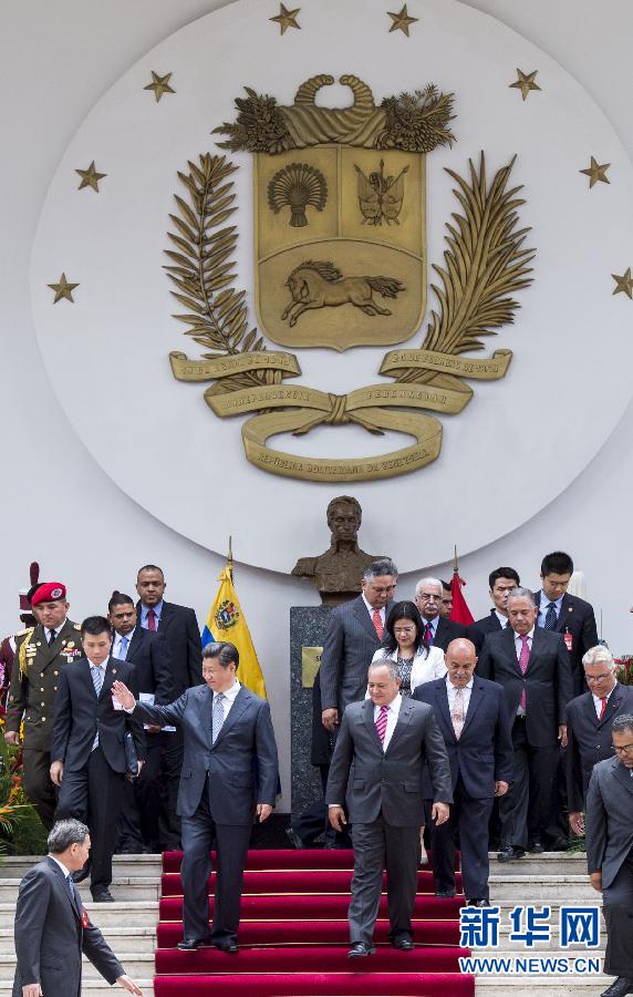 當(dāng)?shù)貢r間7月21日，國家主席習(xí)近平在加拉加斯會見委內(nèi)瑞拉全國代表大會主席卡韋略。 新華社記者 王曄 攝