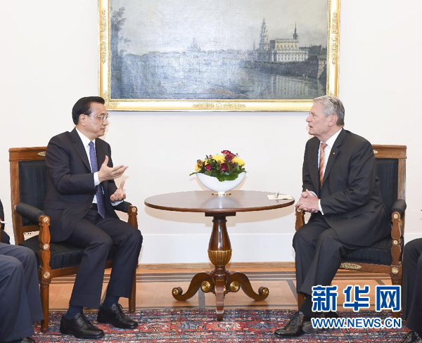10月10日，國(guó)務(wù)院總理李克強(qiáng)在柏林會(huì)見(jiàn)德國(guó)總統(tǒng)高克。 新華社記者 李學(xué)仁 攝