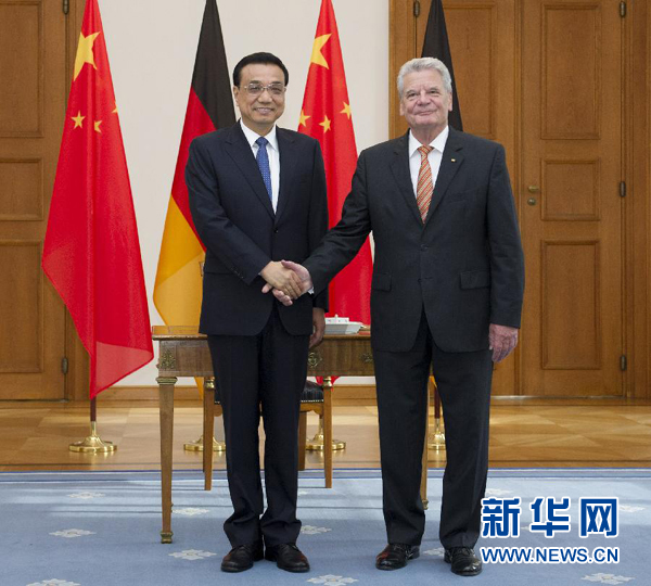 10月10日，國(guó)務(wù)院總理李克強(qiáng)在柏林會(huì)見(jiàn)德國(guó)總統(tǒng)高克。 新華社記者 王曄 攝 
