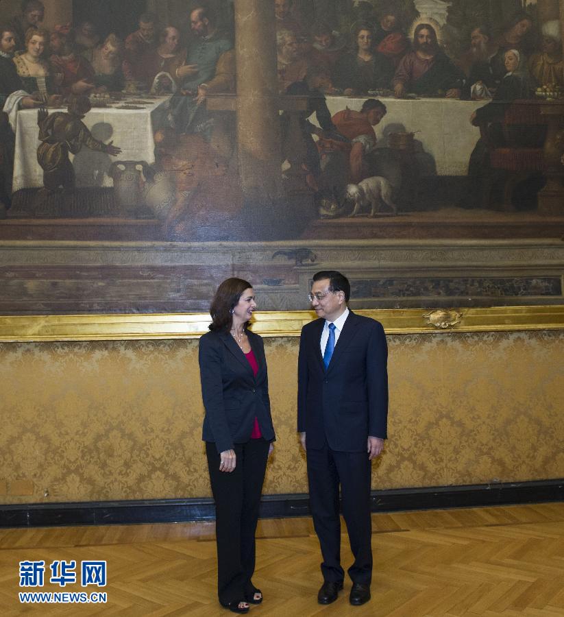 10月15日，中國(guó)國(guó)務(wù)院總理李克強(qiáng)在羅馬會(huì)見(jiàn)意大利眾議長(zhǎng)博爾德里尼。 新華社記者王曄攝 