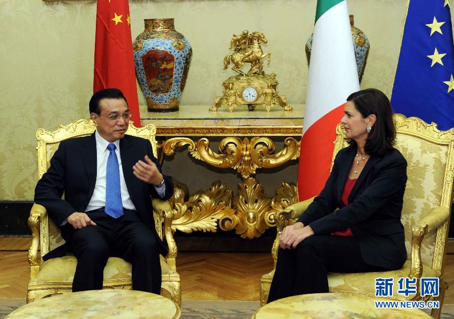 10月15日，中國(guó)國(guó)務(wù)院總理李克強(qiáng)在羅馬會(huì)見(jiàn)意大利眾議長(zhǎng)博爾德里尼。 新華社記者饒愛(ài)民攝