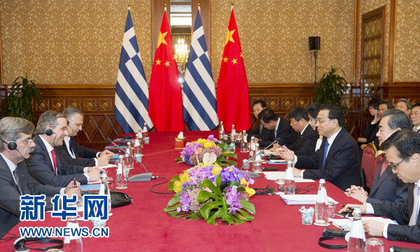 10月16日，中國國務(wù)院總理李克強(qiáng)在意大利米蘭會見希臘總理薩馬拉斯。 新華社記者 謝環(huán)馳 攝