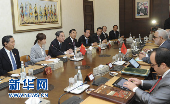11月3日，全國(guó)政協(xié)主席俞正聲在拉巴特會(huì)見摩洛哥政府首腦本·基蘭。 新華社記者 張鐸 攝