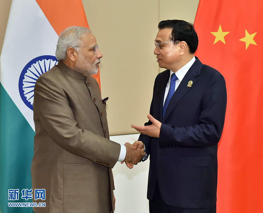 11月13日，中國國務(wù)院總理李克強在緬甸內(nèi)比都會見印度總理莫迪。 新華社記者 李濤 攝