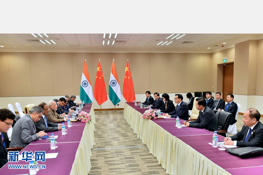 11月13日，中國國務(wù)院總理李克強在緬甸內(nèi)比都會見印度總理莫迪。 新華社記者 李濤 攝