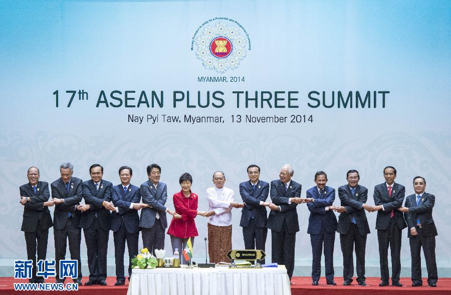11月13日，中國(guó)國(guó)務(wù)院總理李克強(qiáng)在緬甸首都內(nèi)比都出席第17次東盟與中日韓（10+3）領(lǐng)導(dǎo)人會(huì)議。 新華社記者 王曄 攝
