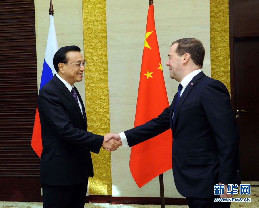 12月15日，中國(guó)國(guó)務(wù)院總理李克強(qiáng)在阿斯塔納會(huì)見(jiàn)俄羅斯總理梅德韋杰夫。 新華社記者 饒愛(ài)民 攝