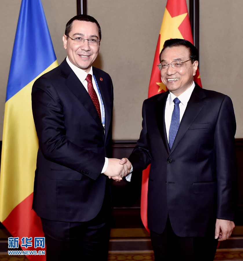 12月16日，中國國務(wù)院總理李克強(qiáng)在貝爾格萊德會見羅馬尼亞總理蓬塔。 新華社記者劉力航攝