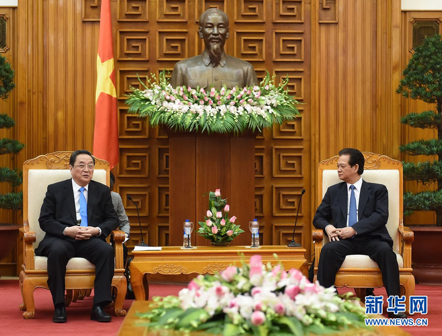 12月25日至27日，中共中央政治局常委、全國政協(xié)主席俞正聲對越南進行正式訪問。這是12月26日，俞正聲在河內會見越南政府總理阮晉勇。 新華社記者劉建生攝