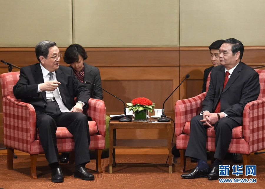 12月25日至27日，中共中央政治局常委、全國政協(xié)主席俞正聲對越南進行正式訪問。這是12月25日，俞正聲在河內會見越共中央書記處常務書記黎鴻英。 新華社記者劉建生攝