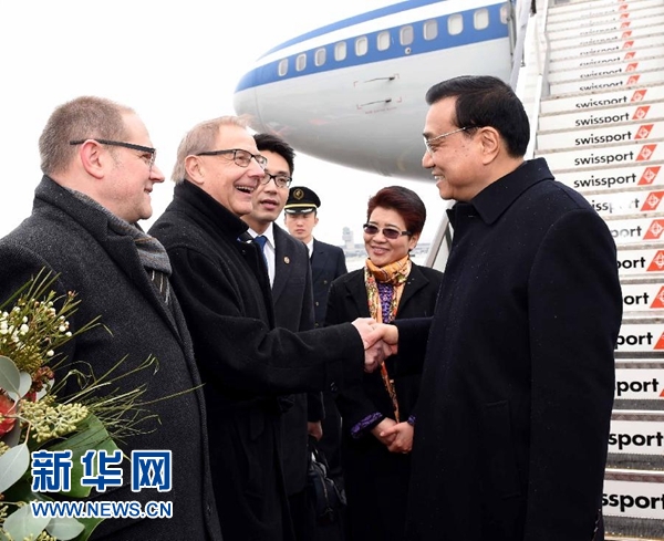 1月20日，中國國務院總理李克強抵達瑞士蘇黎世，出席達沃斯世界經濟論壇年會并對瑞士進行工作訪問。 新華社記者 饒愛民 攝 