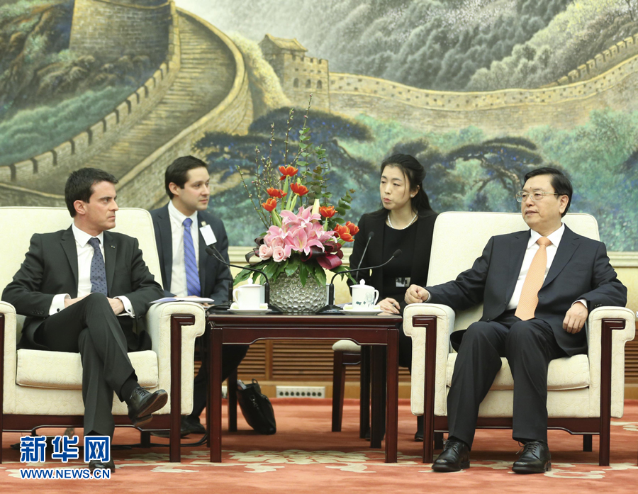 1月30日，中國全國人大常委會委員長張德江在北京人民大會堂會見法國總理瓦爾斯。 新華社記者丁林 攝 