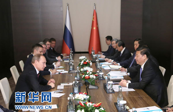 11月15日，國家主席習(xí)近平在土耳其安塔利亞會見俄羅斯總統(tǒng)普京。 新華社記者馬占成攝