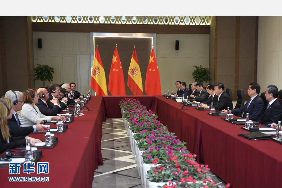 11月16日，國家主席習(xí)近平在土耳其安塔利亞會見西班牙首相拉霍伊。 新華社記者 張鐸 攝