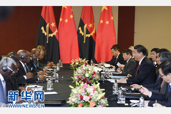 12月3日，國家主席習(xí)近平在約翰內(nèi)斯堡會(huì)見安哥拉總統(tǒng)多斯桑托斯。 新華社記者 謝環(huán)馳 攝