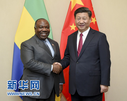 12月3日，國家主席習(xí)近平在約翰內(nèi)斯堡會見加蓬總統(tǒng)邦戈。新華社記者 謝環(huán)馳 攝 