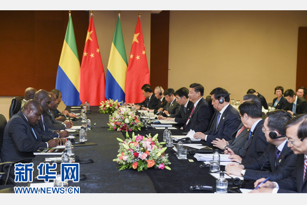 12月3日，國家主席習(xí)近平在約翰內(nèi)斯堡會見加蓬總統(tǒng)邦戈。新華社記者 謝環(huán)馳 攝 