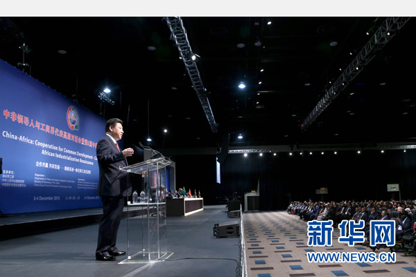 12月4日，國家主席習近平在約翰內斯堡出席中非領導人與工商界代表高層對話會暨第五屆中非企業(yè)家大會閉幕式并發(fā)表題為《攜手共進，譜寫中非合作新篇章》的重要講話。新華社記者 姚大偉 攝