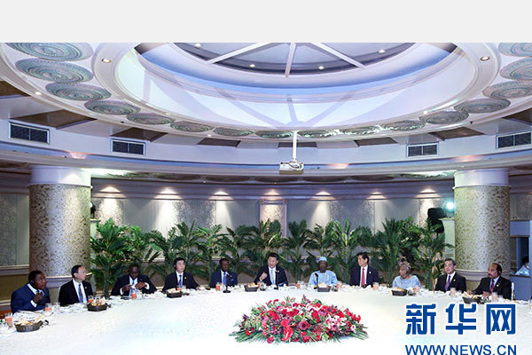 12月5日，國家主席習(xí)近平在約翰內(nèi)斯堡再次集體會見17位非洲國家領(lǐng)導(dǎo)人。 新華社記者 姚大偉 攝