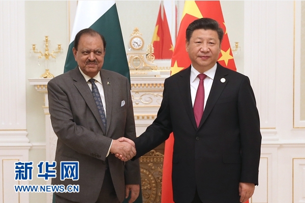 6月23日，國(guó)家主席習(xí)近平在塔什干會(huì)見(jiàn)巴基斯坦總統(tǒng)侯賽因。新華社記者馬占成攝