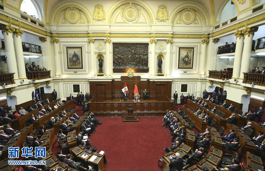 11月21日，國家主席習近平在秘魯國會發(fā)表題為《同舟共濟、揚帆遠航，共創(chuàng)中拉關(guān)系美好未來》的重要演講。 新華社記者 龐興雷 攝