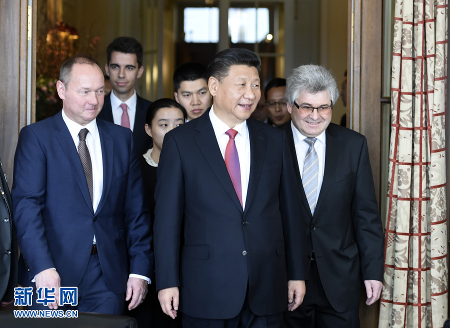 1月16日，國(guó)家主席習(xí)近平在伯爾尼會(huì)見(jiàn)瑞士聯(lián)邦國(guó)民院議長(zhǎng)施塔爾和聯(lián)邦院議長(zhǎng)比紹夫貝爾格。 新華社記者 謝環(huán)馳 攝