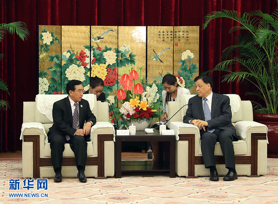6月11日，中共中央政治局常委、中央書記處書記劉云山在福州會(huì)見來華出席金磚國(guó)家政黨、智庫(kù)和民間社會(huì)組織論壇的老撾人民革命黨中央政治局委員、中央書記處常務(wù)書記、國(guó)家副主席潘坎。新華社記者劉衛(wèi)兵攝
