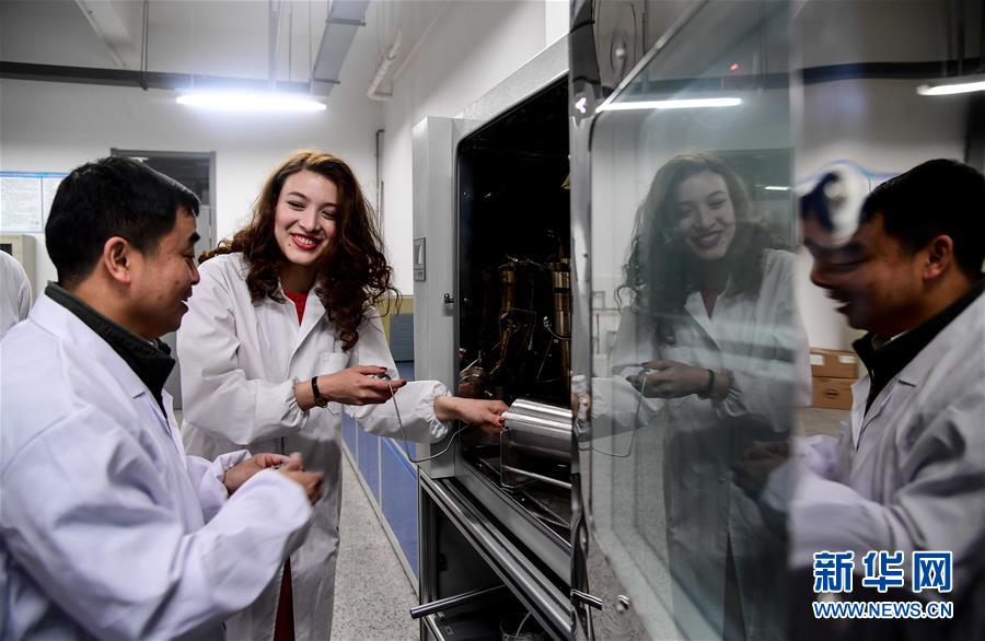 （新華全媒頭條&middot;上合青島峰會(huì)&middot;圖文互動(dòng)）（12）遠(yuǎn)航，揚(yáng)起&ldquo;上海精神&rdquo;的時(shí)代風(fēng)帆&mdash;&mdash;寫在上海合作組織成員國(guó)元首理事會(huì)第十八次會(huì)議即將召開之際